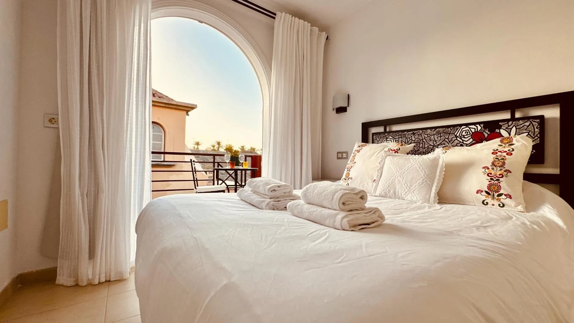 Click & Guest - Maspalomas Dunes Whisper contacts